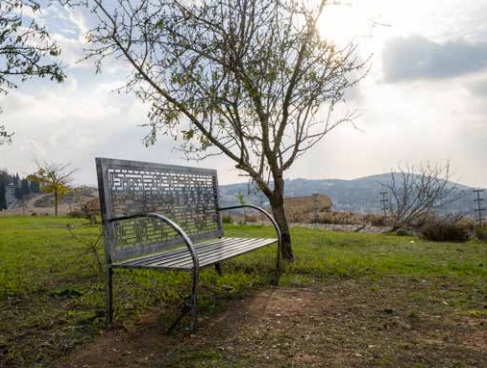 A bench in your name / مقعد باسمك 