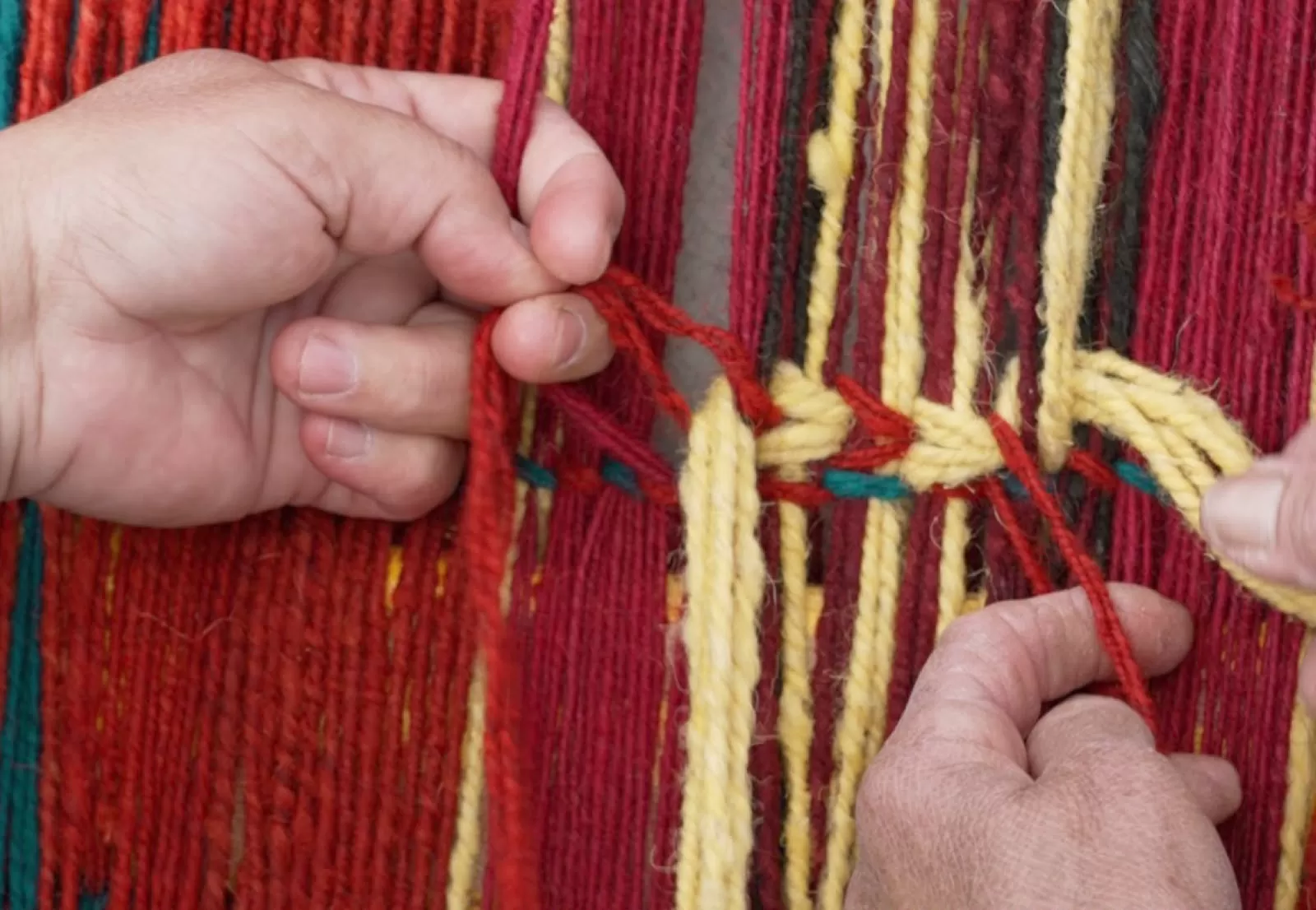 Through the loom: workshops in traditional Palestinian weaving | The ...